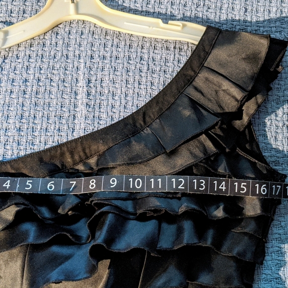 Glam one-shoulder satin top - Picture 4 of 5